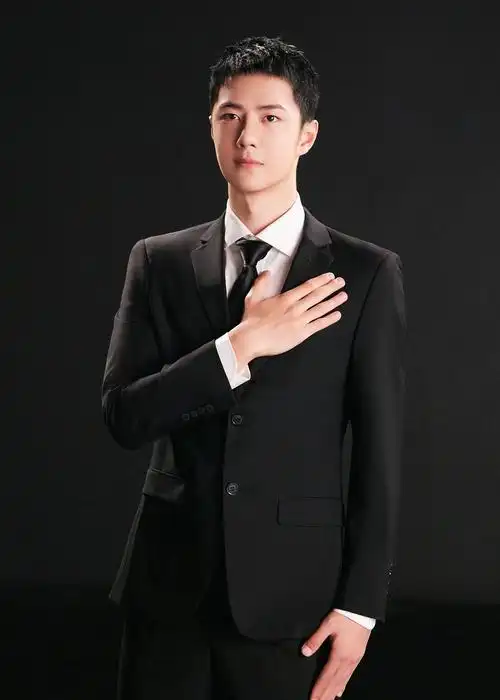 王一博寸头太好看了