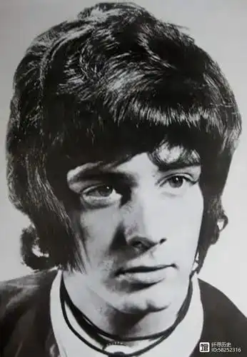 20世纪60年代和70年代是男性发型最浪漫的时期,发型设计和修饰不再仅