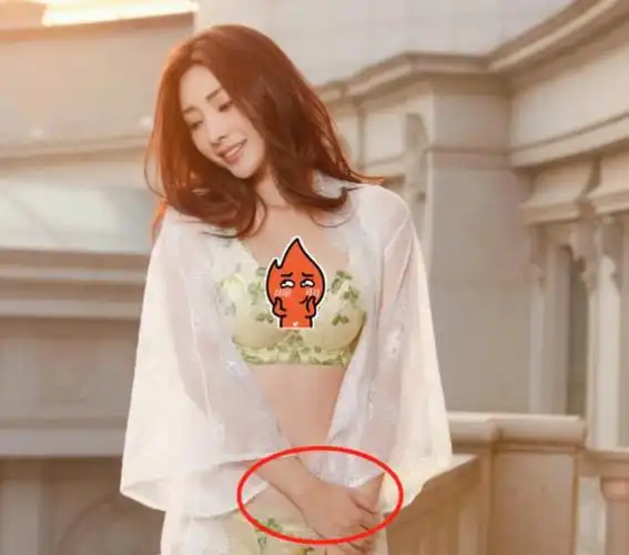 柳岩秀傲人身材秀傲人上围性感十足