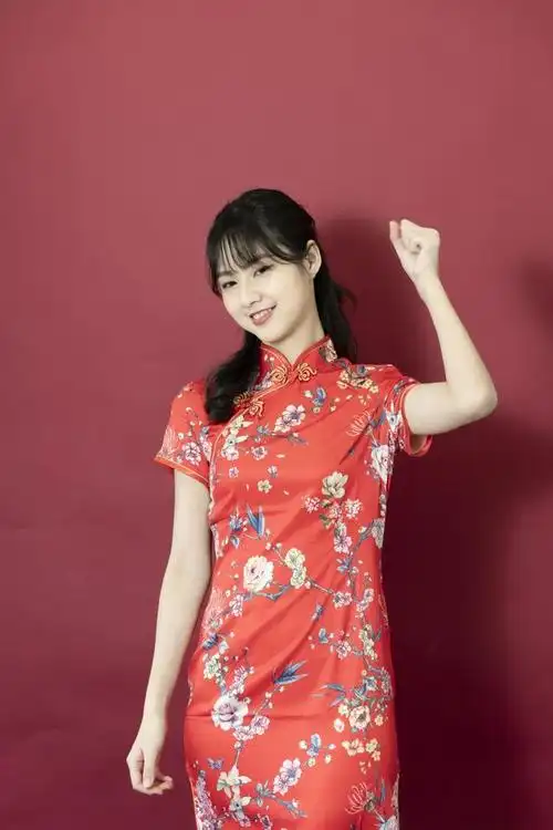 「穿搭每日一问」穿旗袍配什么发型好看