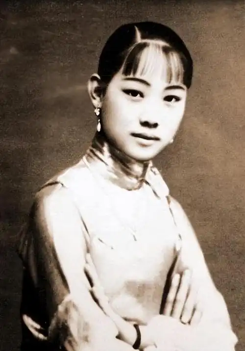 杜月笙痴爱孟小冬30年,62岁才与她结婚,临终前遗言让她肝肠寸断