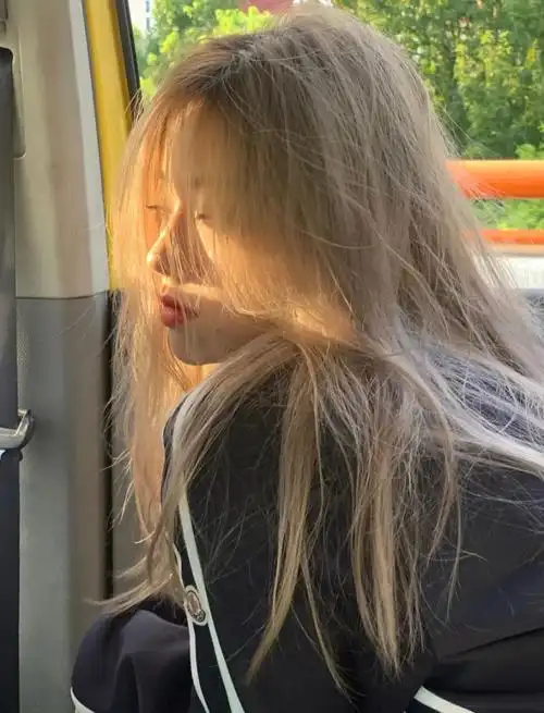 女生染什么颜色的头发比较好看,2022最火的5款流行发色推荐