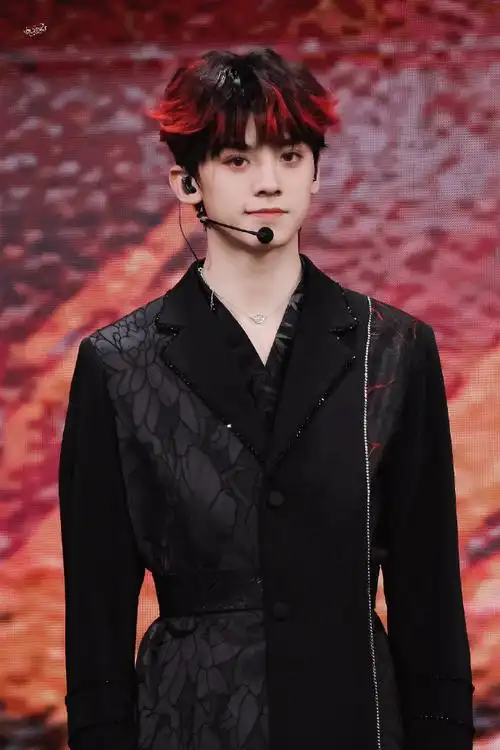 左航 三代最强rap担##tf家族登陆计划生于火焰演唱会