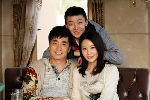 《老爸太囧》后期制作 邓英上演"前妻的诱惑"