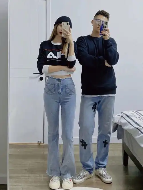 显瘦显高腿长姐妹们冲呀#情侣穿搭  #168身高日常穿搭  #喇叭裤穿搭