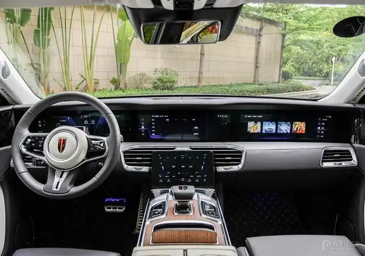 还记得上次试驾红旗h9的时候,就已对那套内饰设计种草,而这次坐进红旗