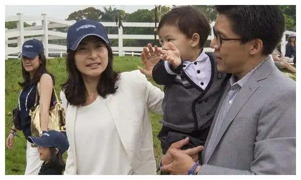 看郭晶晶回娘家才知霍启刚为何只宠她一人难怪豪门千金都不娶