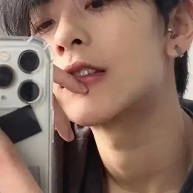 男生成熟拽高冷头像