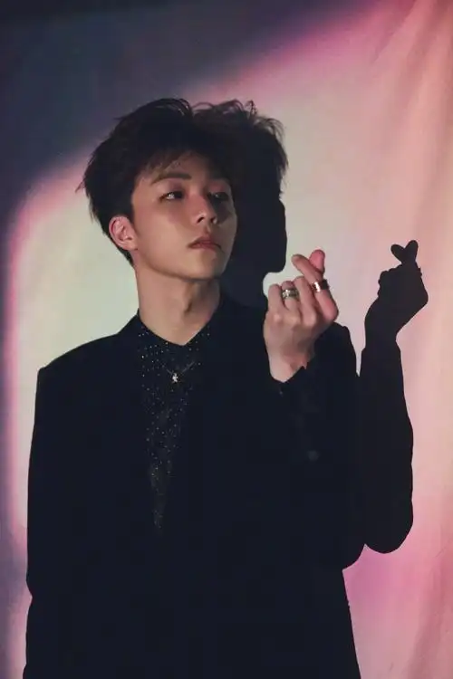 工作室更新陈立农红毯造型高清官图潇洒自在的温柔帅哥专属闪光