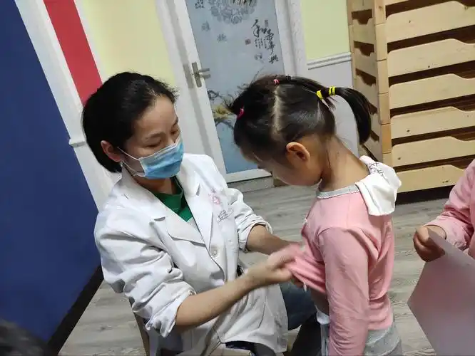 是保障幼儿健康成长的重要方式,通过体检可以让家长和幼儿园及时了解