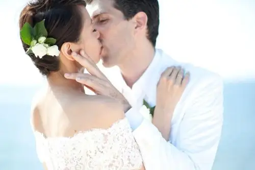 让女人心醉的浪漫婚礼 梁咏琪纸婚曝婚纱照重温幸福时刻(图)