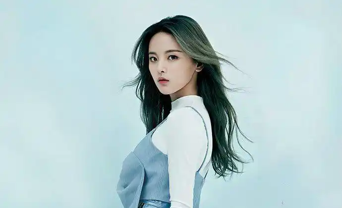 杨超越成立工作室,2018年已当老板,上海八盼演艺工作室是她独资的