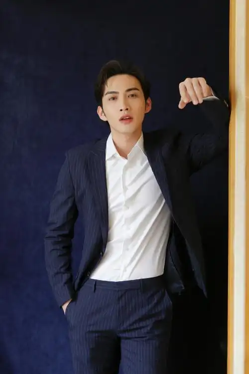 张彬彬图片张彬彬帅气活动照图片