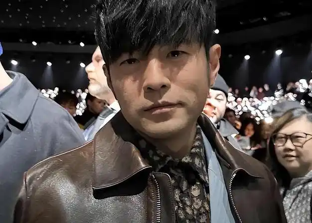 一阵不见像变了个人,杨紫素颜不敢认,周杰伦土气,张雨绮好怪