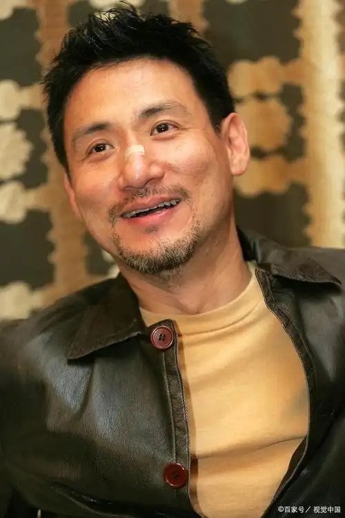 61岁张学友演唱会突然晕倒为什么会发生这样的意外呢值得深思