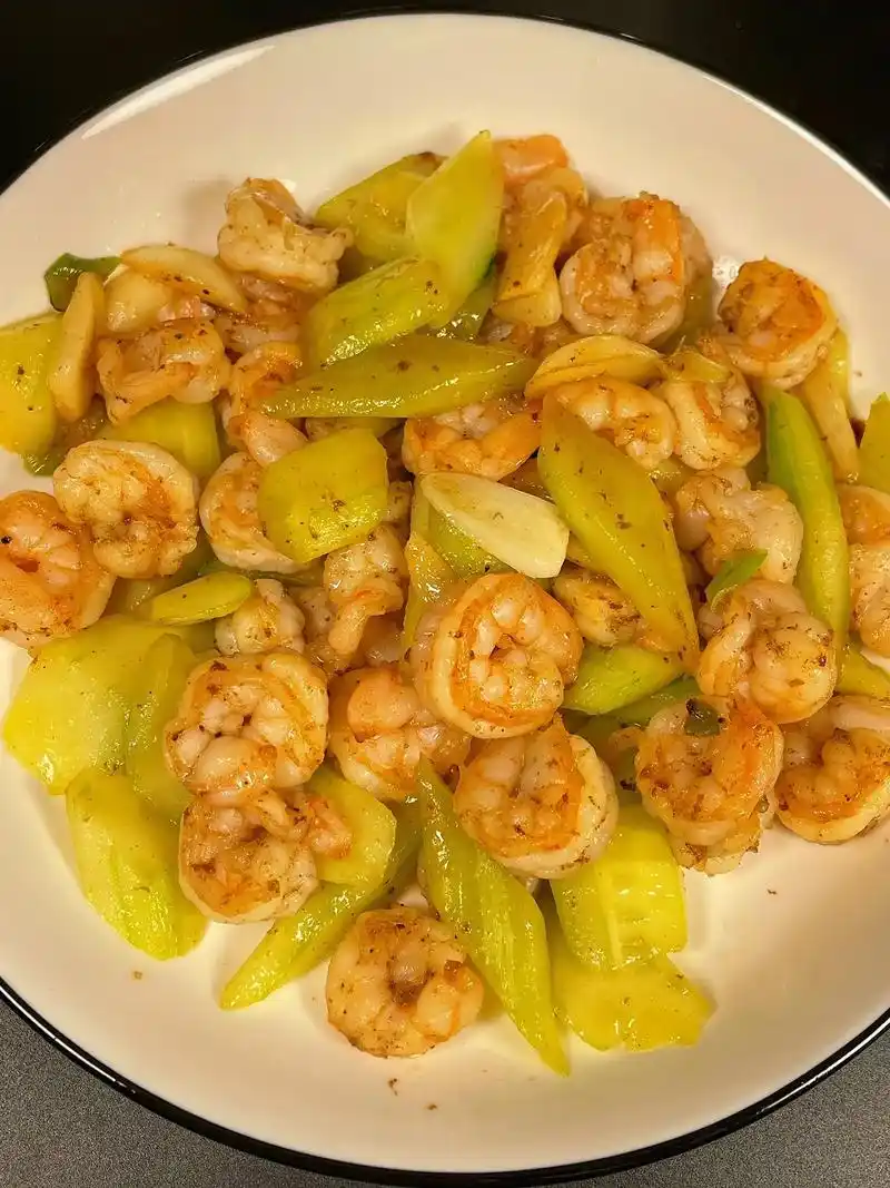 5秒教会你营养丰富低脂的黄瓜炒虾仁～#图文热搜词创作任务 # - 抖音