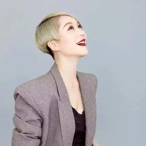 血型:ab型出生日期:6月3日出生地区:新疆介绍:王菲菲,中国内地女演员