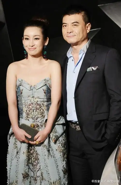 《悬崖之上》主演秦海璐:老公王新军挣的钱也"姓秦"