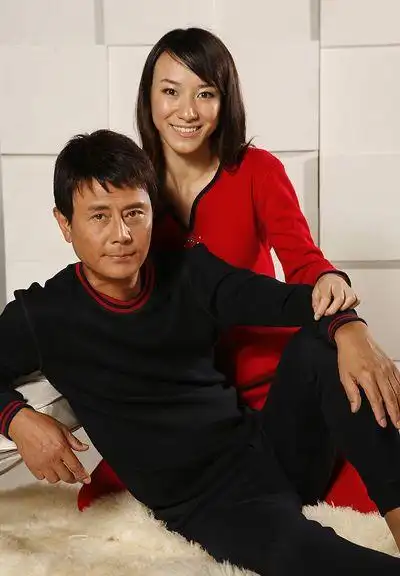 >> 正文大s闪婚轰动两岸三地,58岁的资深帅哥刘德凯,与第一任妻子