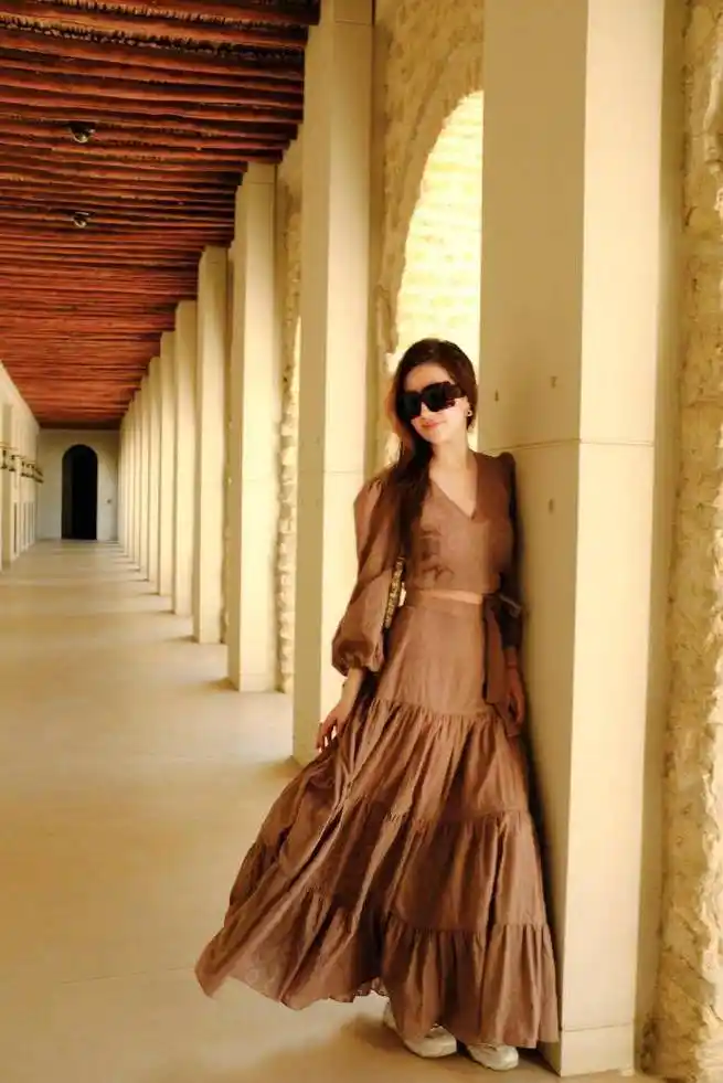 刘亦菲有好身材就可以任性!代言阿联酋,穿搭风格自由有个性!