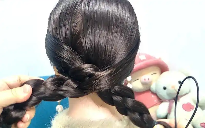 简单编发咔咔两下就完成的发型最新懒人扎发女人必备盘发技巧