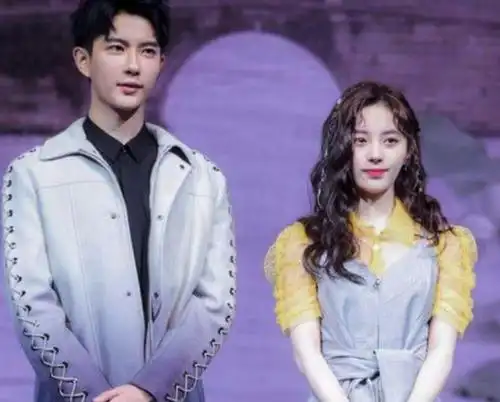 鞠婧祎和谁合照都高冷脸,唯和他满脸笑容,网友:喜欢是藏不住的