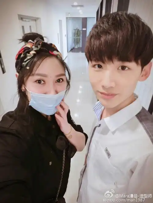 白敬亭考古一些活动的合影