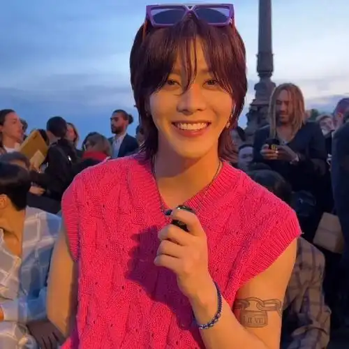 看秀造型#90#中本悠太宋仲基同框#【230620 图片】lv春夏24男装秀