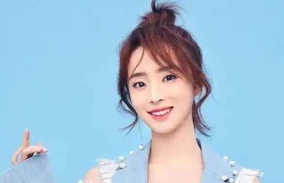 双胞胎姐妹,妹妹搭档杨洋走红,姐姐却是复旦高材生_胡冰卿_胡玉洁_剧