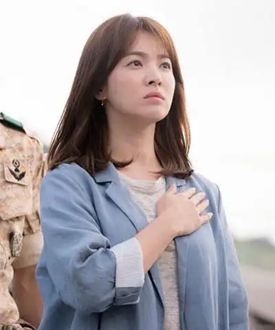 又火一款新发型!太阳的后裔宋慧乔"八字刘海"美