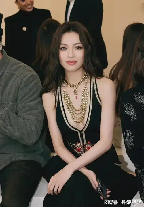 钟楚曦:荧屏新星,性感尤物撩人心弦|娱乐圈|冯小刚|性感女神_网易订阅