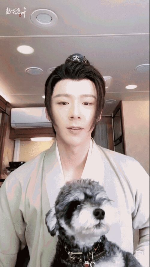 在外我们刘呆米也是要面子的经纪人给小黑猪养挺好@摩登兄弟刘宇宁