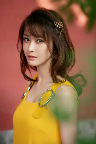 >陈冰(chen bing),1990年5月1日出生于吉林省延吉市,中国流行乐女歌手