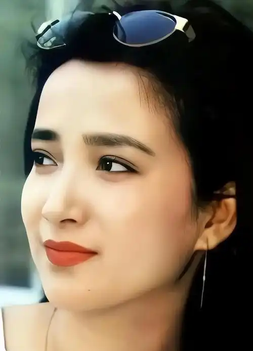 "第一古典美人"何晴:嫁有妇之夫被骂多年,患脑瘤后却独身一人