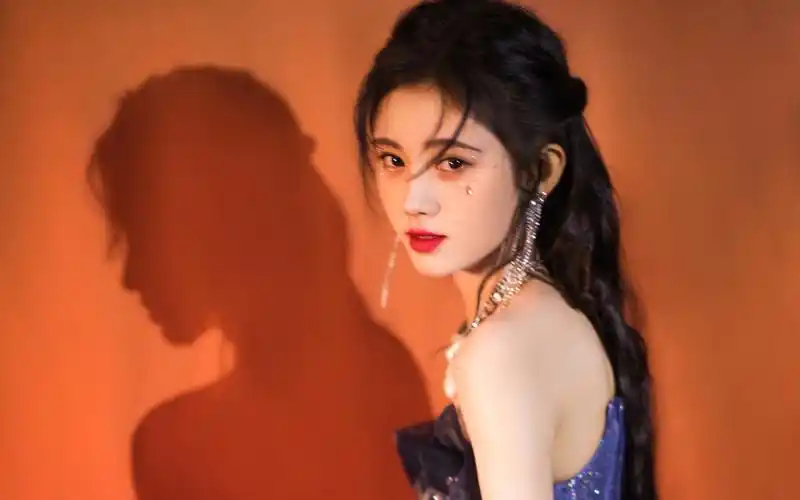 鞠婧祎抹胸纱裙甜美高清桌面壁纸_大陆明星_壁纸下载_美桌网