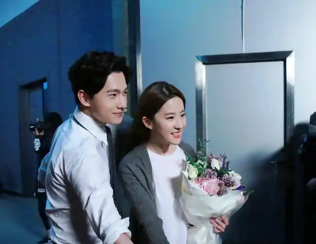 杨洋刘亦菲现身秀恩爱秘密领证五月完婚白夜夫妇修成正果