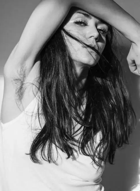 女生腋毛不拔大赛走红网络