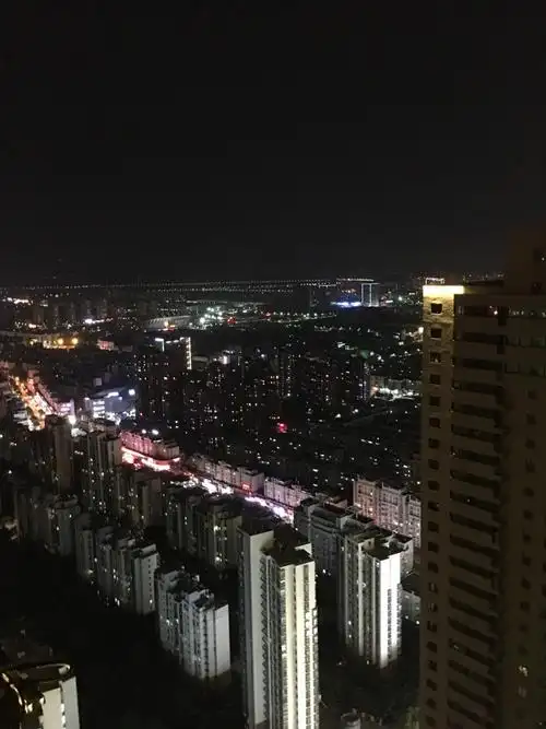 2016年9月19日蹬48层楼顶拍摄芜湖夜景