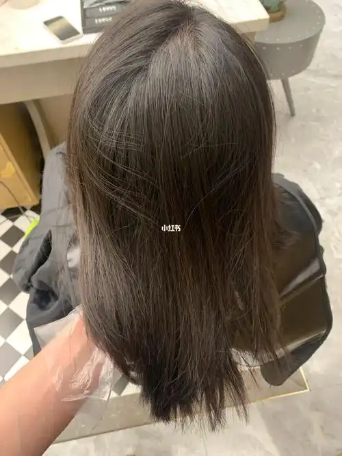 自然发色长出来黑发也不突兀非常适合工作有限制的女