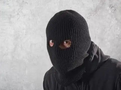 喝多了就拳打老婆,老婆不急不恼,蒙面人闯进家,才知她不是凡人