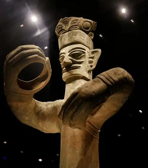 文物有声 | 青铜大立人像_祭祀坑_双手_三星堆遗址