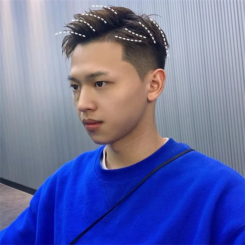 男孩子都喜欢的发型韩式三七纹理烫,痞帅三七分显气质,三七分以眉为界