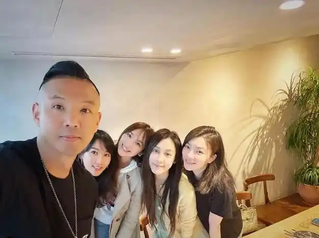 洗米华,陈荣炼先后锒铛入狱,同是"叠码仔"起家的纪晓波如今近况如何?