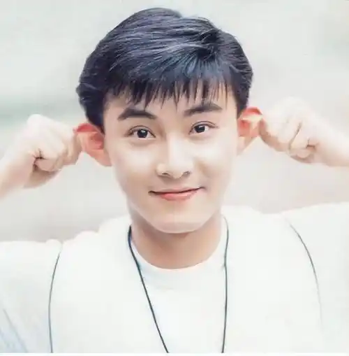 18岁黄渤忍了,18岁张卫健也忍了,看了18岁的雷佳音我忍不了了?