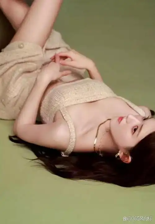 赵露思工作室曝光小香风氛围感写真,娇美身姿令人叹为观止