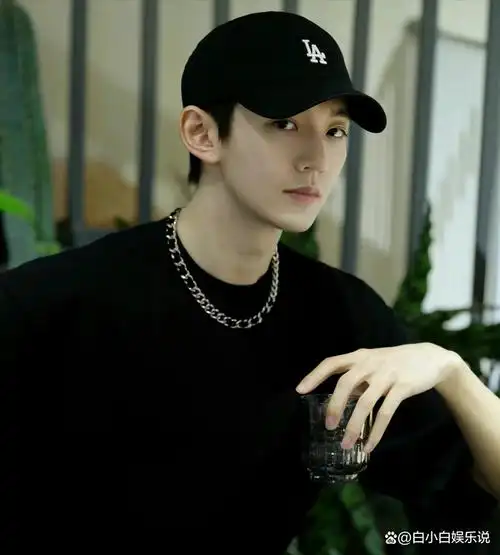 近日,有网友向于正推荐演员时cue了邓为,结果于正直接回复"伺候不起