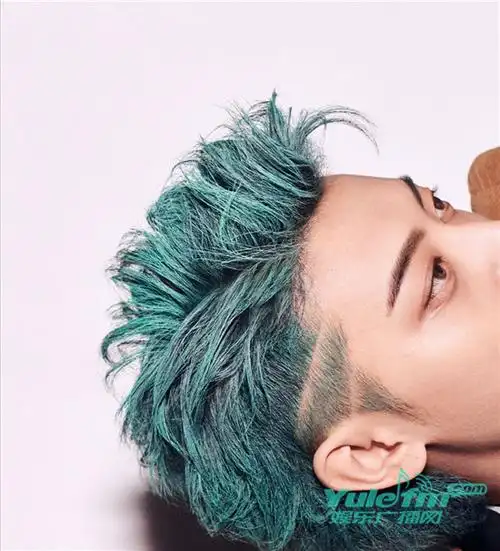 黄子韬登《yoho潮流志》九月新刊,薄荷绿发色带来满分惊艳