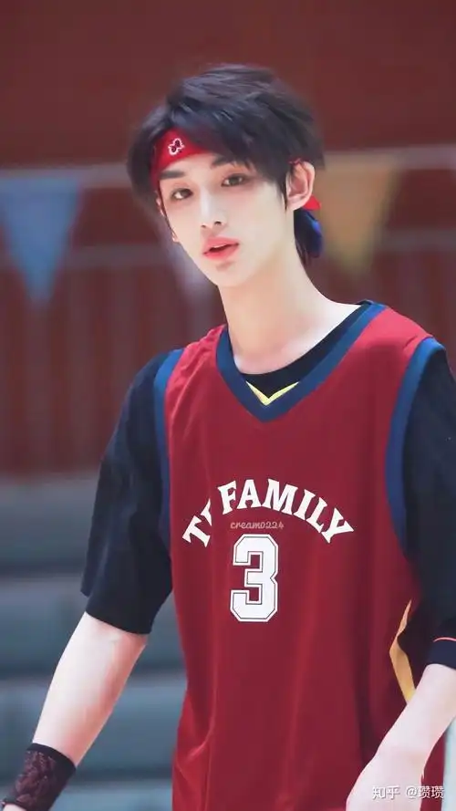 可以给我安利一些丁程鑫绝美照片吗