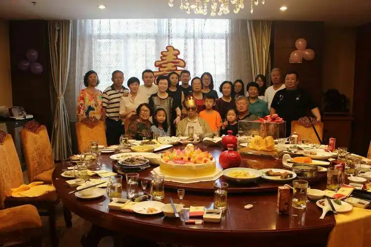 老父亲99岁生日宴