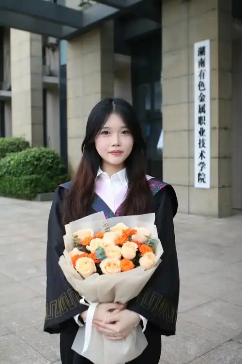 未完待续#毕业95 #女大学生 #学士服 #毕业季 #校园生 - 抖音